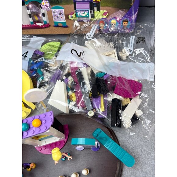 Lego Friends 41689 Magical Ferris Wheel and Slide Set - Picture 6 of 9